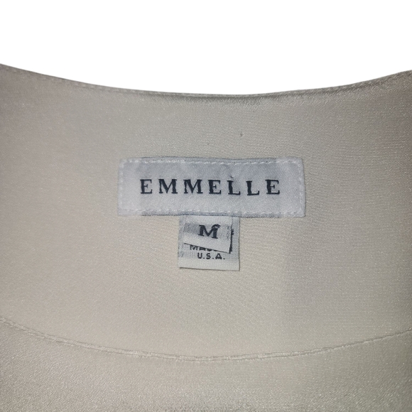 Emmelle Silk Cream Sleeveless Top with Round Neckline. M - Picture 9 of 11